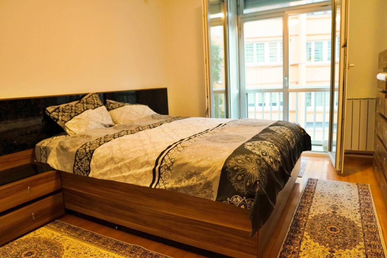 City Center Grand Apartment - Three-Bedroom, Free Parking Sarajevo Exterior photo