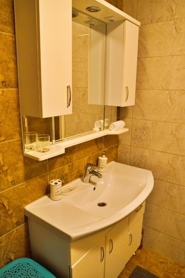 City Center Grand Apartment - Three-Bedroom, Free Parking Sarajevo Exterior photo