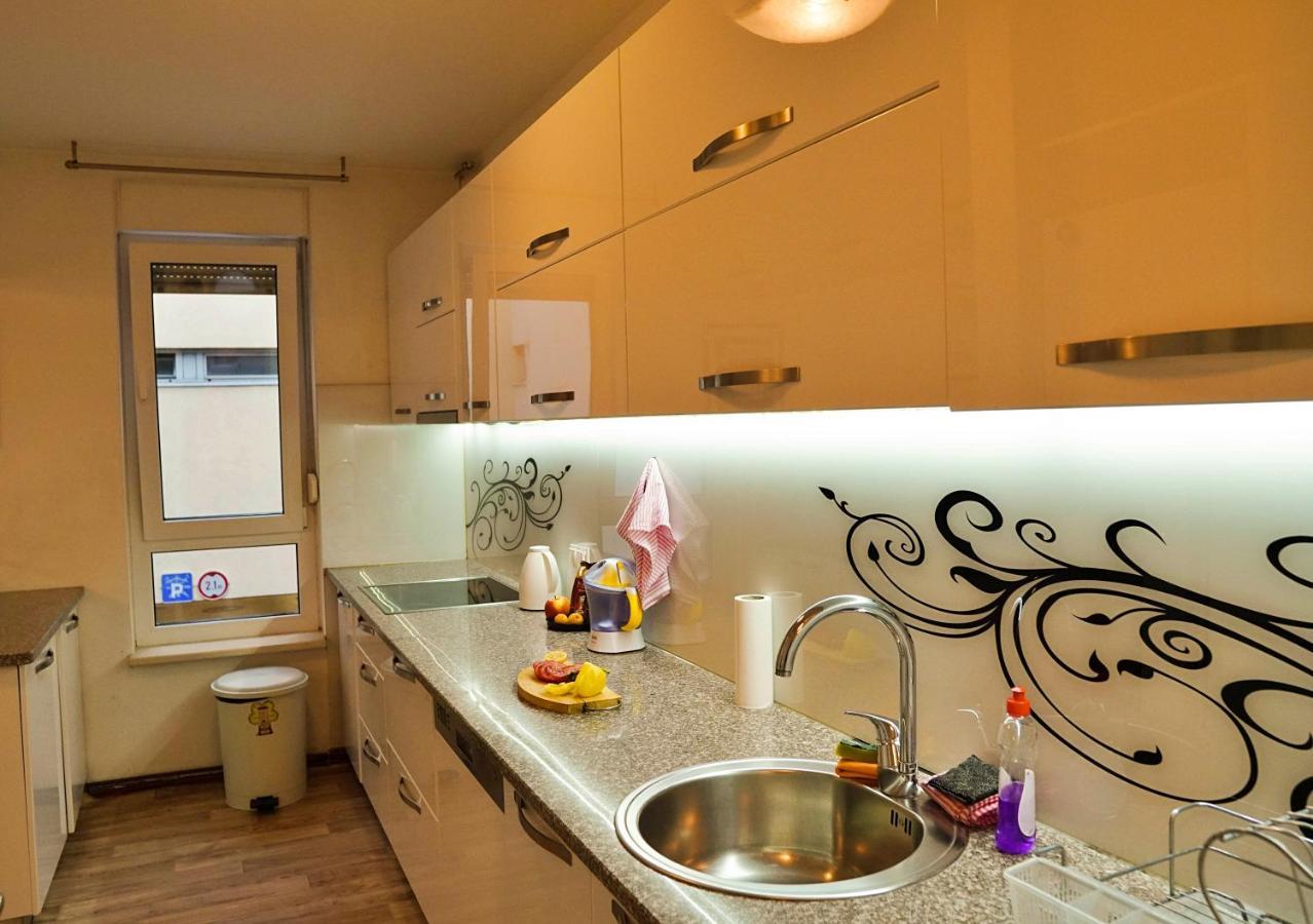 City Center Grand Apartment - Three-Bedroom, Free Parking Sarajevo Exterior photo
